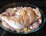 Foto del paso 2 de la receta: Pata de pavo con sus papas al horno