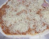 Foto del paso 2 de la receta: Pizza de masa gruesa con huevos de codorniz