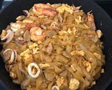 Foto langkah ke 8 dari resep Kwetiau goreng ala restaurant (char kway teow).