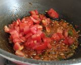 A picture of step 4 of "Aloo Tomato Curry".