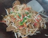 Foto langkah ke 7 dari resep Tumis Kecambah Bakso.