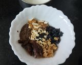 A picture of step 1 of Overnight Oats with Chocolate Nuts and Pomegranate.