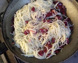 Foto del paso 2 de la receta: Remolacha al ajillo con fideos cabello de ángel