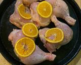 Foto del paso 2 de la receta: Pollo al horno con papas rústicas