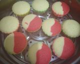 Foto langkah ke 6 dari resep Bolu Kukus Merah Putih.