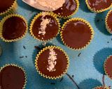 รูปขั้นตอนการทำที่ 4 ของ Peanut Butter Cups: เนยถั่วดาร์กช็อกโกแลต