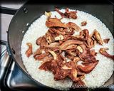 Foto del passaggio 3 della ricetta Risotto con Funghi Porcini e Salsiccia