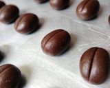 Foto langkah ke 6 dari resep Simple Coffee Bean Cookies / kukis biji kopi.