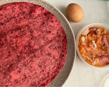 Foto del paso 1 de la receta: Ensalada de tomate sobre tortilla de remolacha