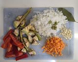 Foto del paso 1 de la receta: Patatas guisadas con costillas. Carmen de Jaén