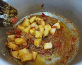 A picture of step 4 of Aloo ki Tahiri.