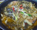 Hình bước làm 3 của món Cá ngừ kho dưa cải