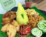 Foto langkah ke 12 dari resep Nasi Kuning Rice Cooker a. k. a (Tumpeng Mini).