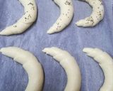 Tejes kifli (sós-köménymagos és fokhagymás) recept fázis 5 fotója