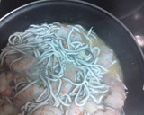 Foto del paso 1 de la receta: Gulas con gambones al ajillo