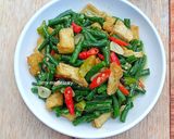 Foto langkah ke 5 dari resep Cah Kacang Panjang Tahu.