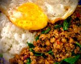 Hình bước làm 6 của món Thịt Heo Xào Húng Quế