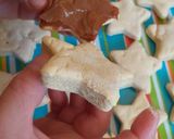 Foto del paso 5 de la receta: Alfajores de maizena navideñas con glasé 🌟