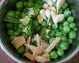 A picture of step 1 of Peas Mini Cheela.