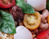 Foto del paso 6 de la receta: Ensalada de 10 ingredientes esenciales básicos de la cocina italiana + postre de otros 3 ing ❤️ 🇮🇹 🤌🏼