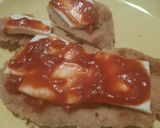 Foto del paso 3 de la receta: Milanesas con queso y salsa acompañadas con puré de papas