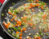 Foto del paso 5 de la receta: Arroz mixto con lo que había en la nevera