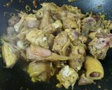 Hình bước làm 1 của món Gà tre kho sả nghệ
