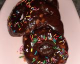 A picture of step 3 of Chocolate icing doughnuts.