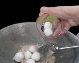 Foto langkah ke 2 dari resep Sup Oyong Bakso Ikan.