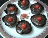 A picture of step 1 of Chocolate mousse in chocolate cups.
