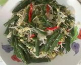 Foto langkah ke 3 dari resep Tumis Tauge Kacang Panjang.