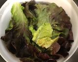 Une image de l'étape 1 de Salade composée laitue, concombre, betteraves et olives.