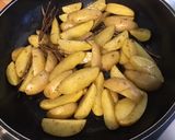 Une image de l'étape 4 de Pommes de terre sautées au saindoux et romarin.