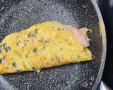 Foto del paso 9 de la receta: 174. Tortilla Rellena de Pavo y Queso con Tomate Frito