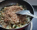 A picture of step 3 of Sabudana khichadi.