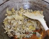Foto langkah ke 5 dari resep Oseng Jantung Pisang Teri.