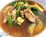 รูปขั้นตอนการทำที่ 5 ของ ~แกงป่าหมูสันใน & ใบยี่หร่า~