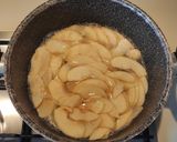 Foto del passaggio 9 della ricetta Crostata con frolla di riso crema alle noci e semi di papavero con pesche e mele
