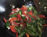 Foto langkah ke 2 dari resep Sambal Terasi cabai Merah Hijau.