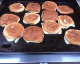 A picture of step 3 of Black and blue Hamburger.