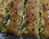 A picture of step 5 of Paneer Stuffed garlic bread.