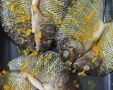 Foto langkah ke 2 dari resep Ikan Goreng Bumbu Kuning.