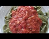 Foto langkah ke 8 dari resep Spinach Fettuccine with homemade bolognese sauce.