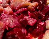 Une image de l'étape 1 de Tartare de thon et betteraves rouges.
