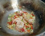 Foto langkah ke 10 dari resep Mie Goreng Udang Pedas.
