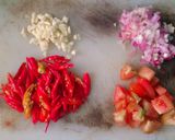 Foto langkah ke 1 dari resep Tumis Kentang Sosis Kecap Pedas.