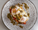 Foto del paso 5 de la receta: Tosta de huevo frito, tomate cherry con pesto y queso fundido