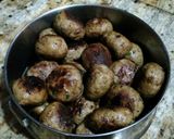 Foto langkah ke 6 dari resep Spaghetti Meatballs with home made sauce and meatballs.