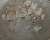 Foto langkah ke 1 dari resep Sop Merah Ayam Wortel Sosis.
