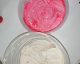 A picture of step 3 of Strawberry and chocolate flakes ice cream.